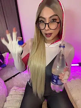 Snapshot of Tessa_Winslow chatting on 10.31.25 Tessa Winslow online show from 10.31.25