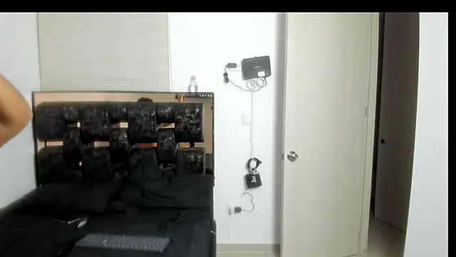 Snapshot of bicthxhard chatting on 10.30.25 bicthxhard online show from 10.30.25