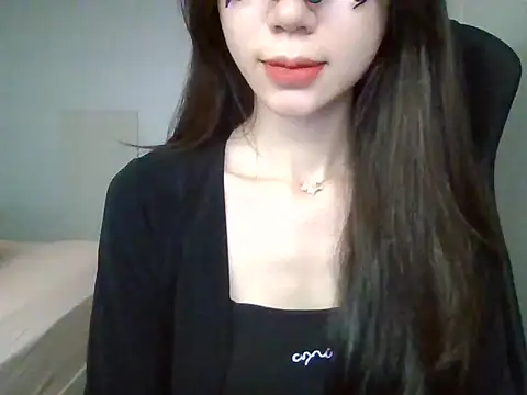 Snapshot of -Alicee- chatting on 10.24.25 -Alicee- online show from 10.24.25