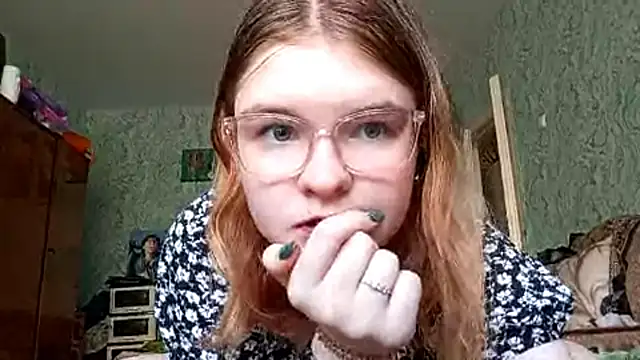 Snapshot of Nessa_Vessa chatting on 10.19.25 Nessa Vessa online show from 10.19.25