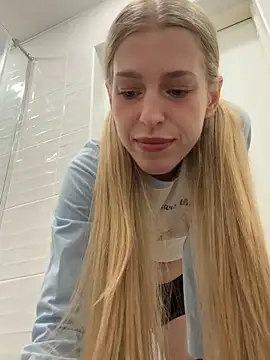 kira mia online show from 04.18.26