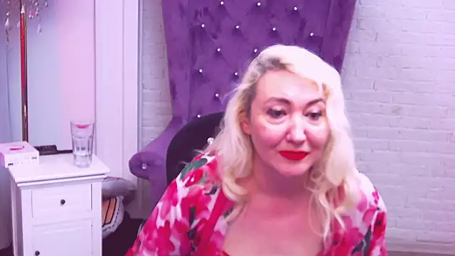 LadyKriss online show from 11.06.25