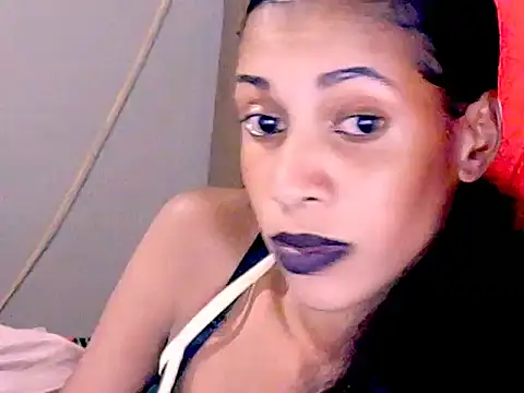 Snapshot of Indianqueen5 chatting on 10.19.25 Indianqueen5 online show from 10.19.25