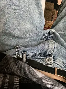 Snapshot of damiew1 chatting on 10.19.25 damiew1 online show from 10.19.25