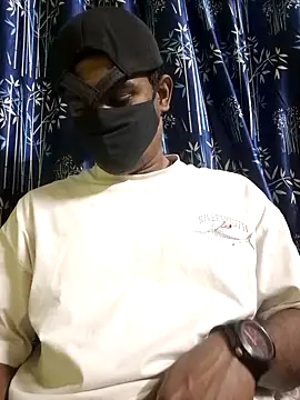 Snapshot of bindasbruno chatting on 11.02.25 bindasbruno online show from 11.02.25