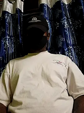 Snapshot of bindasbruno chatting on 11.03.25 bindasbruno online show from 11.03.25