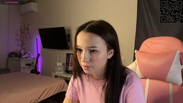 Snapshot of ella_simons chatting on 11.09.25 ella simons online show from 11.09.25