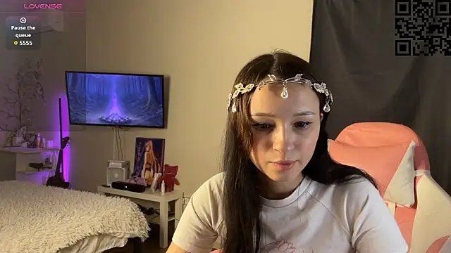 Snapshot of ella_simons chatting on 11.13.25 ella simons online show from 11.13.25