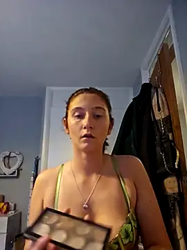 Snapshot of SashaBabyxx chatting on 10.29.25 SashaBabyxx online show from 10.29.25