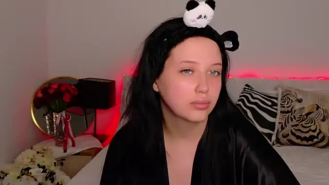 Felicia Herceg online show from 11.02.25