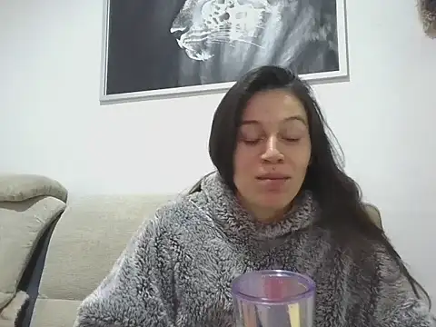 Snapshot of roma22honey chatting on 10.19.25 roma22honey online show from 10.19.25