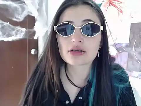 Snapshot of KittenMiss_ chatting on 10.19.25 KittenMiss online show from 10.19.25
