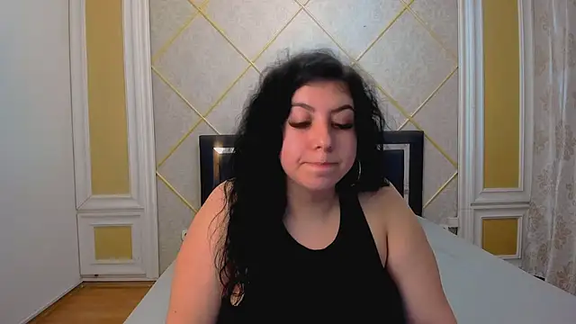 Snapshot of CurvyBabeXo chatting on 10.19.25 CurvyBabeXo online show from 10.19.25