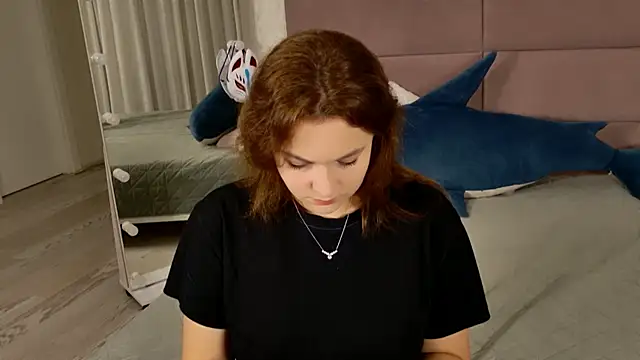Snapshot of KirraMoss chatting on 07.10.26 KirraMoss online show from 07.10.26