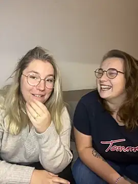 Snapshot of havastia chatting on 10.30.25 havastia online show from 10.30.25