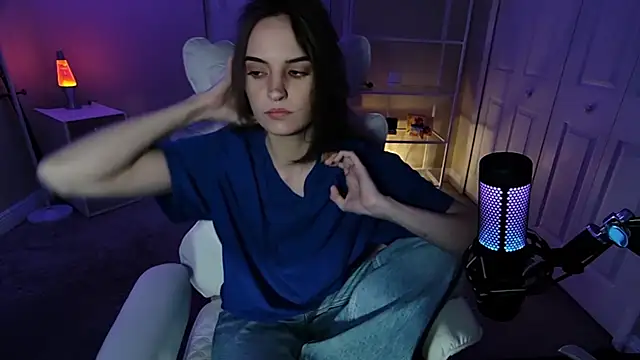 AngieFae  online show from 04.21.26