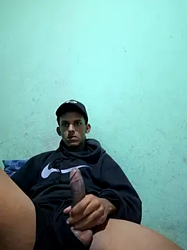 Snapshot of pretonovinho57 chatting on 11.05.25 pretonovinho57 online show from 11.05.25