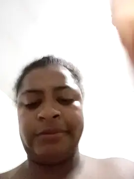 Snapshot of Marisexy1124 chatting on 10.27.25 Marisexy1124 online show from 10.27.25