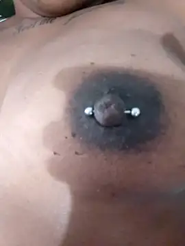 Snapshot of Jennyy31 chatting on 11.21.25 Jennyy31 online show from 11.21.25