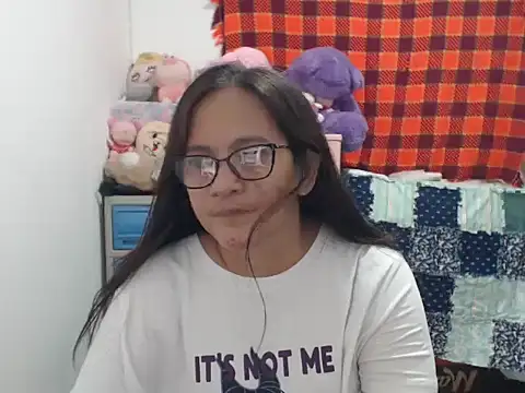 Kinkybela2025 online show from 10.31.25