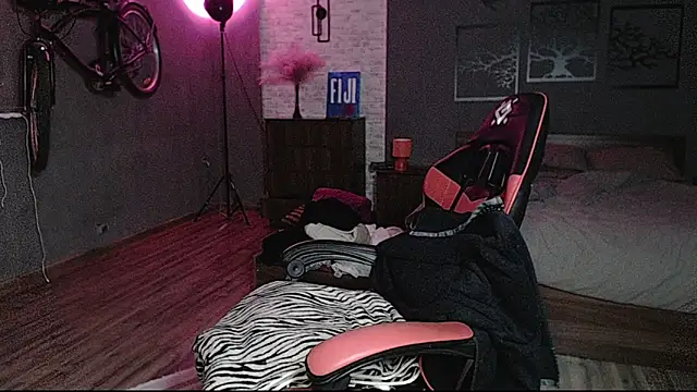 Snapshot of AuroraKeepFuck chatting on 11.07.25 AuroraKeepFuck online show from 11.07.25