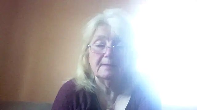 Snapshot of AmyLove353 chatting on 04.28.26 AmyLove353 online show from 04.28.26