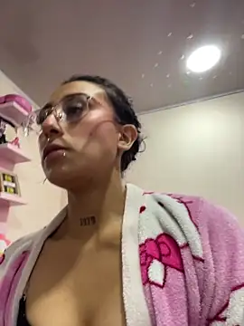 Violeet-Smith online show from 10.25.25