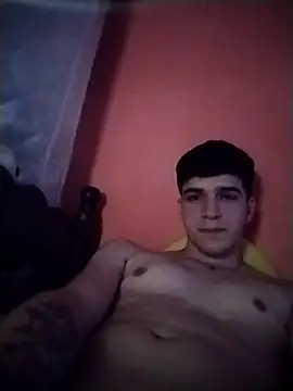 Snapshot of Danii2005 chatting on 10.28.25 Danii2005 online show from 10.28.25