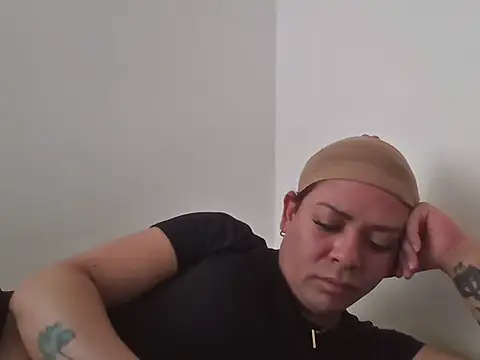 Snapshot of Eimy2025 chatting on 10.22.25 Eimy2025 online show from 10.22.25