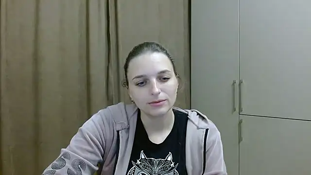 Snapshot of ElisSky301 chatting on 10.22.25 ElisSky301 online show from 10.22.25