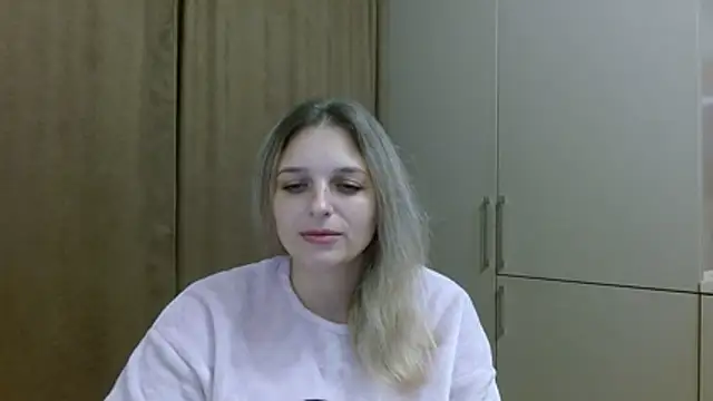 Snapshot of ElisSky301 chatting on 10.28.25 ElisSky301 online show from 10.28.25