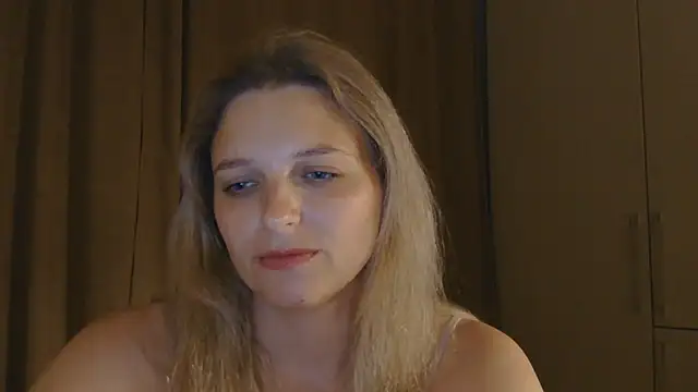 Snapshot of ElisSky301 chatting on 06.19.26 ElisSky301 online show from 06.19.26