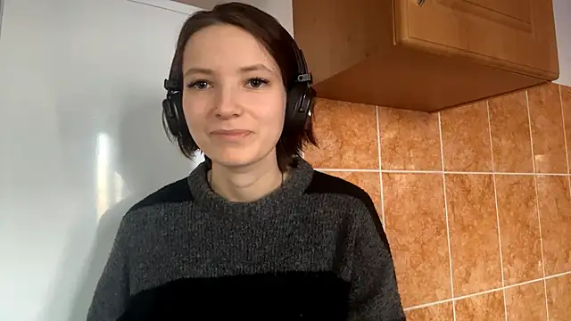 Snapshot of KindraScullion chatting on 10.23.25 KindraScullion online show from 10.23.25