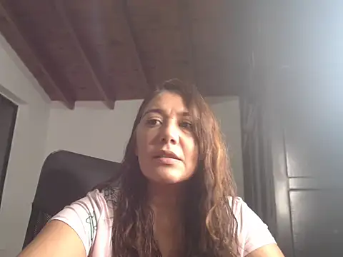 Snapshot of headerkika chatting on 11.08.25 headerkika online show from 11.08.25