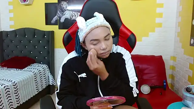 Snapshot of lara_jean23 chatting on 10.22.25 lara jean23 online show from 10.22.25