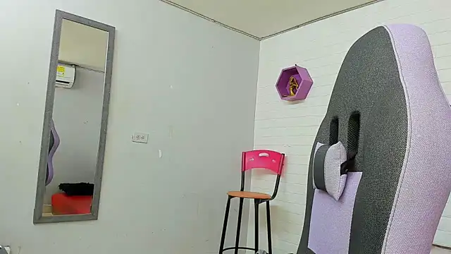 Snapshot of lara_jean23 chatting on 10.23.25 lara jean23 online show from 10.23.25