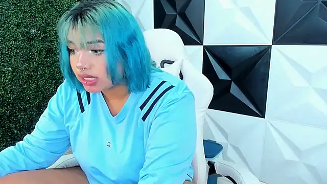 Snapshot of lara_jean23 chatting on 11.04.25 lara jean23 online show from 11.04.25