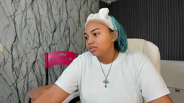 Snapshot of lara_jean23 chatting on 11.12.25 lara jean23 online show from 11.12.25