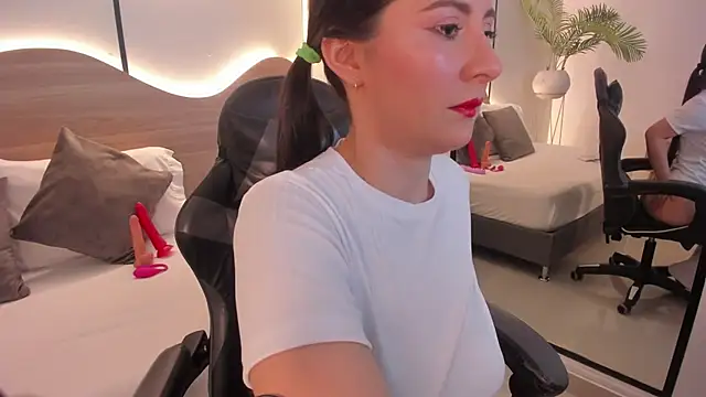 mia collins96 online show from 10.26.25