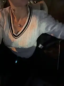 Snapshot of GoddesslaylaX chatting on 11.12.25 GoddesslaylaX online show from 11.12.25