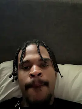 Snapshot of Mrmakeherwet_Tez chatting on 10.24.25 Mrmakeherwet Tez online show from 10.24.25