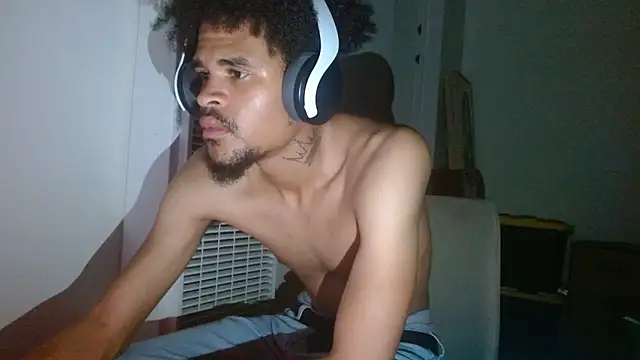 Snapshot of Mrmakeherwet_Tez chatting on 11.24.25 Mrmakeherwet Tez online show from 11.24.25