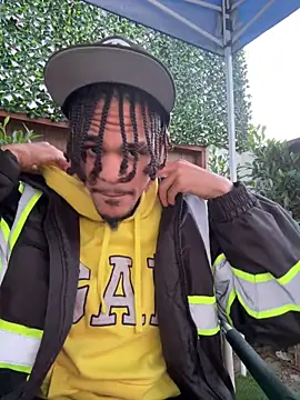 Snapshot of Mrmakeherwet_Tez chatting on 12.14.25 Mrmakeherwet Tez online show from 12.14.25