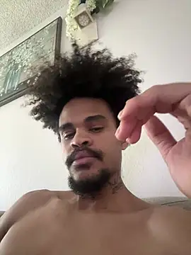 Snapshot of Mrmakeherwet_Tez chatting on 02.26.26 Mrmakeherwet Tez online show from 02.26.26