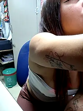 Snapshot of TamySweet69 chatting on 11.04.25 TamySweet69 online show from 11.04.25