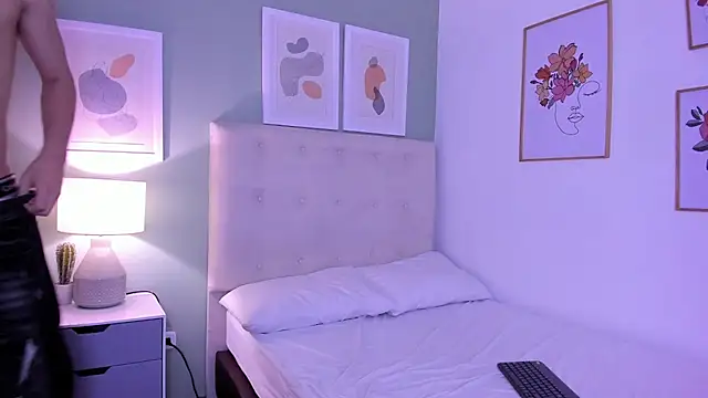 ApoloRicci online show from 12.17.25