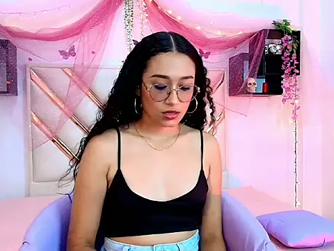 ZOEH ROSS online show from 10.22.25