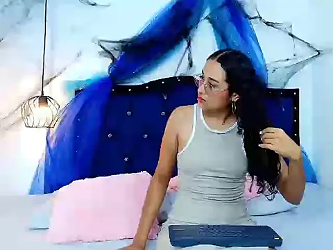 ZOEH ROSS online show from 11.03.25