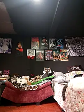 Isis Bathory online show from 10.24.25