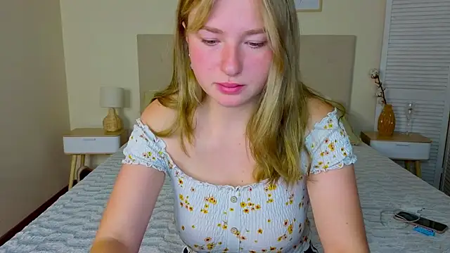 Snapshot of Ailissa__fox chatting on 10.21.25 Ailissa fox online show from 10.21.25